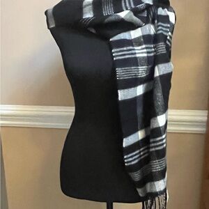 Cashmere Men’s Black and White Scarf